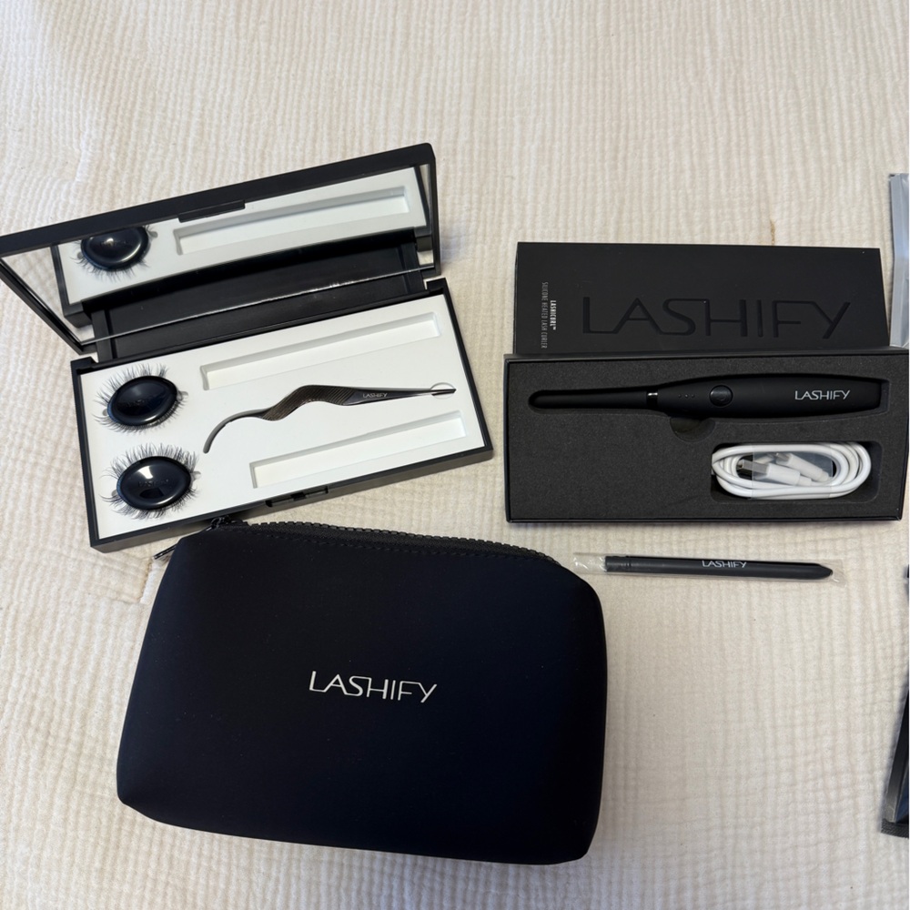 LASHIFY Black Eyelash Extensions